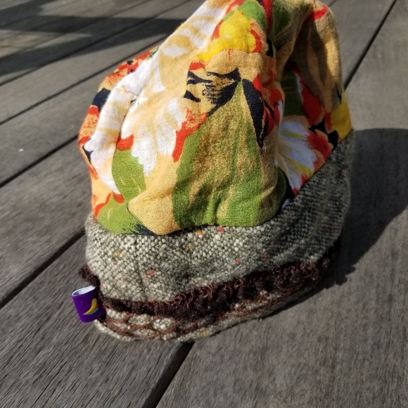 A Few Good Bananas Wool Hat Women's Artwear USA Upcycled Wearable Art OOAK - Picture 10 of 16